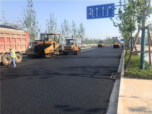 中國水利水電第三工程局基層動態(tài) 港務區(qū)灞耿路市政工程瀝青上面層鋪筑圓滿完成